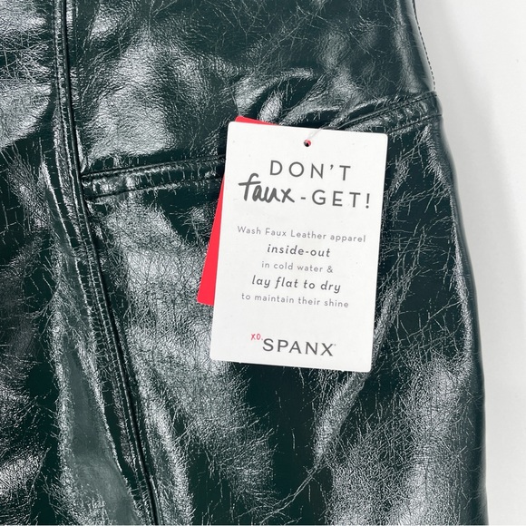 Spanx Faux Patent Leather Liquid latex Gloss Leggings in Deep Green - Picture 4 of 7